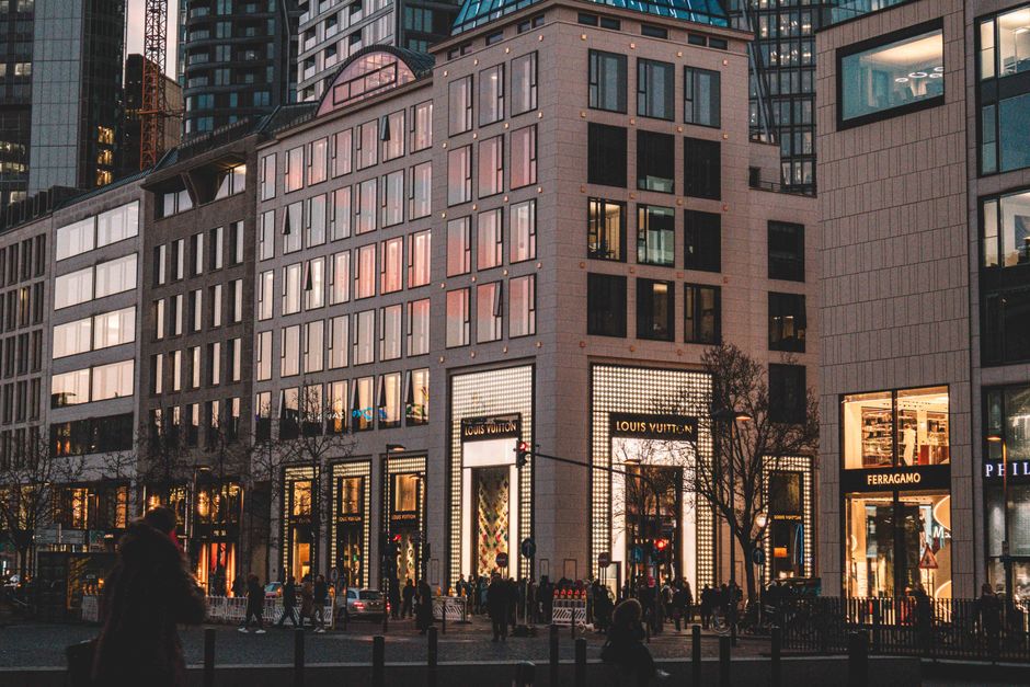 Vibrant cityscape of Frankfurt, showcasing modern architecture and bustling evening life.